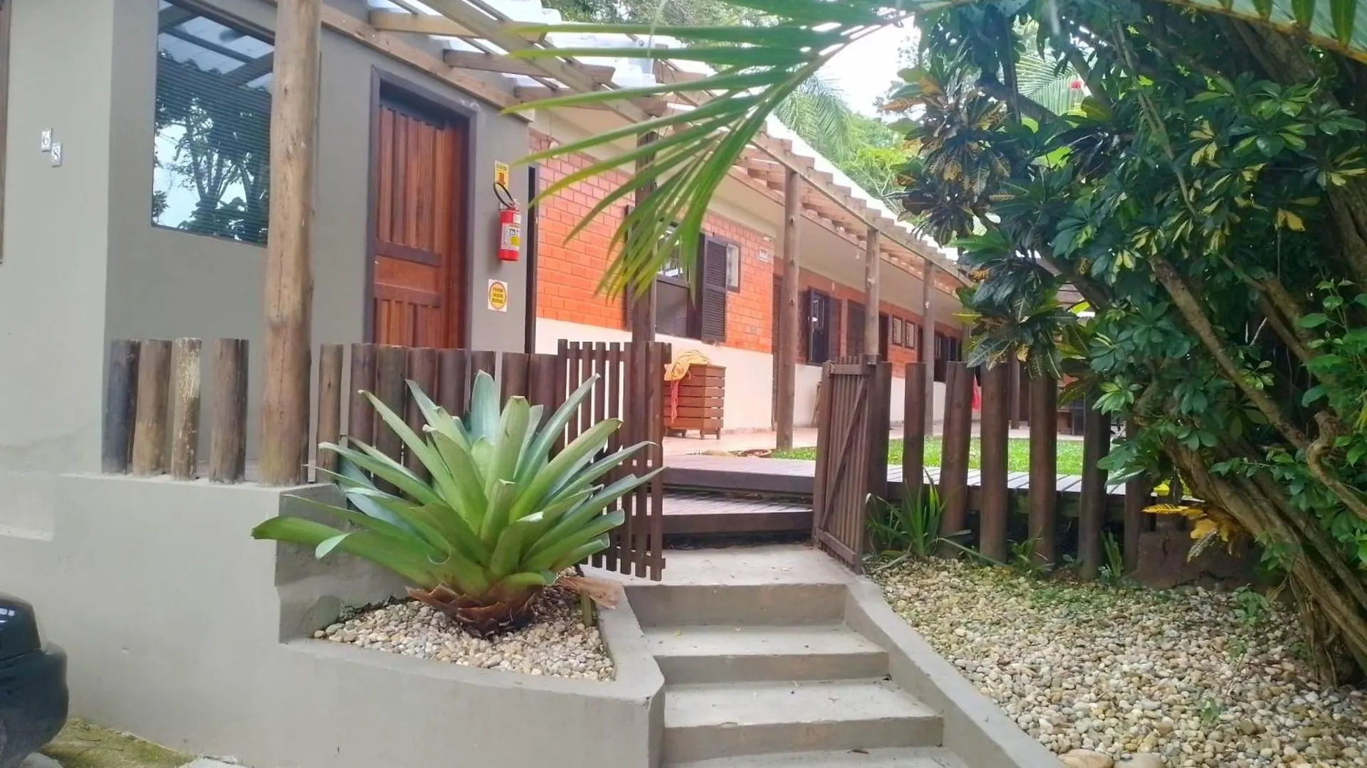 אורחן גרופאבה Pousada Villa Bamboo